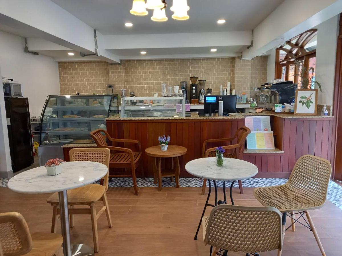 Valentier Cafe And Hotel Čiang Mai Exteriér fotografie